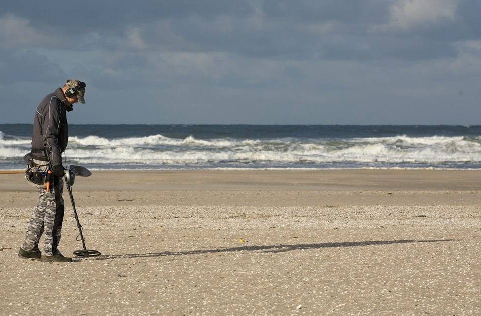 Chercher-métaux-précieux-plage